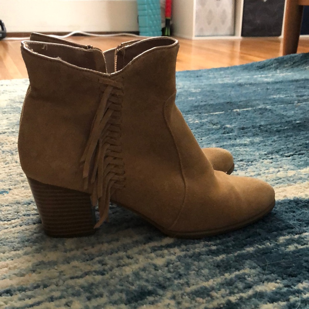 Bass fringe heels